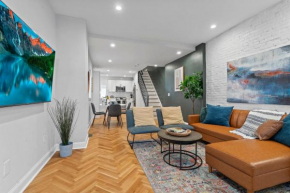Modern & Comfy ~ 5* Location~GameRoom~Backyard